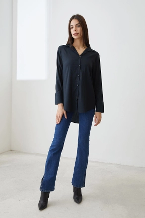 A model wears 39017 - Shirt - Navy Blue, wholesale undefined of Helin Avşar to display at Lonca