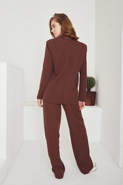 Un model de îmbrăcăminte angro poartă 39211 - Suit - Brown, turcesc angro A stabilit de Helin Avşar