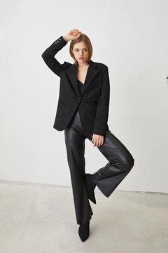 Veleprodajni model oblačil nosi HAV10039 - Retro Palazzo Jacket - Black, turška veleprodaja Jakna od Helin Avşar