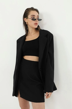 A wholesale clothing model wears HAV10039 - Retro Palazzo Jacket - Black, Turkish wholesale Jacket of Helin Avşar