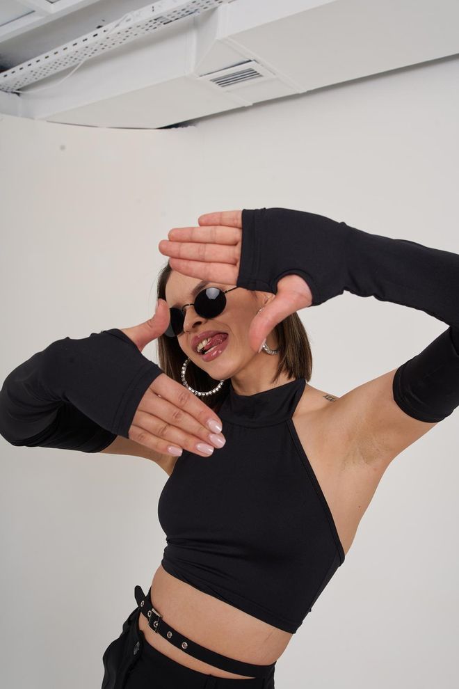 Holly Lolly Bluza Neagră Slim Fit Cu Decolteu Halter Și Croială Scurtă Îmbrăcăminte cu ridicata Casual