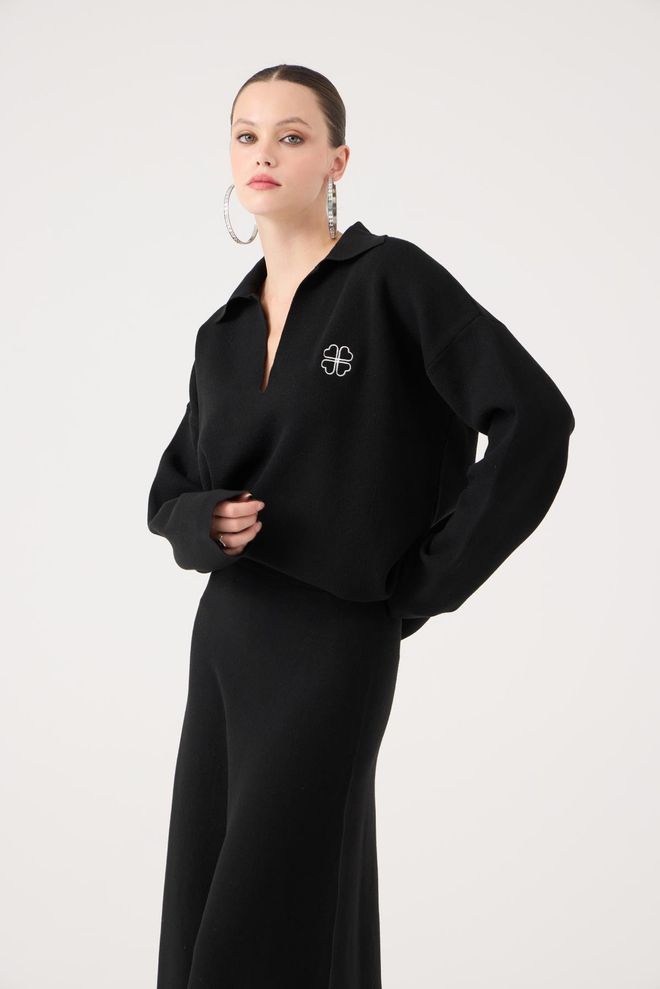 Holly Lolly Zwarte Trui Met Oversized Pasvorm En Geribbelde Hals Groothandel Kleding Casual