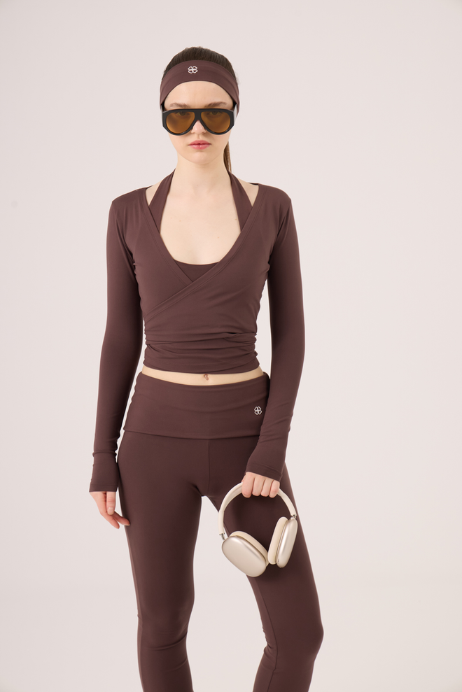 Holly Lolly Коричневый Укороченный Топ С Погружающейся Шеей И Очень Длинными Рукавами Оптовая продажа одежды Повседневный