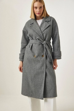 Модел на дрехи на едро носи hot10144-kelebek-yk-double-pocket-long-coat, турски едро Палто на Hot Fashion
