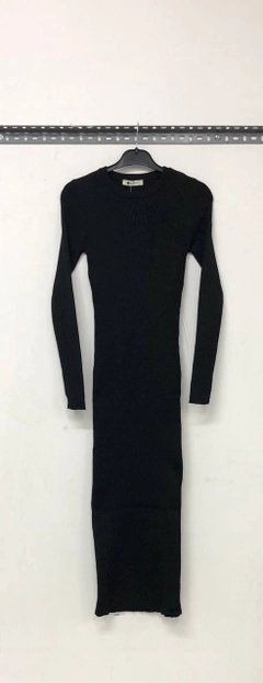 Модел на дрехи на едро носи hot10149-crew-neck-ribbed-long-dress-black, турски едро рокля на Hot Fashion