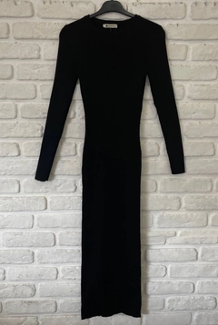Un mannequin de vêtements en gros porte hot10149-crew-neck-ribbed-long-dress-black, Robe en gros de Hot Fashion en provenance de Turquie