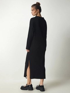 Een kledingmodel uit de groothandel draagt hot10171-ribbed-polo-neck-dress-black, Turkse groothandel Jurk van Hot Fashion