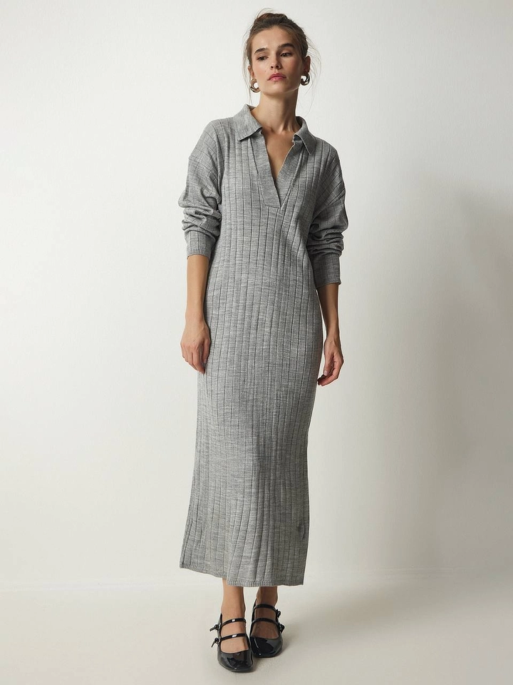 Модел на дрехи на едро носи hot10172-ribbed-polo-neck-dress-gray, турски едро рокля на Hot Fashion