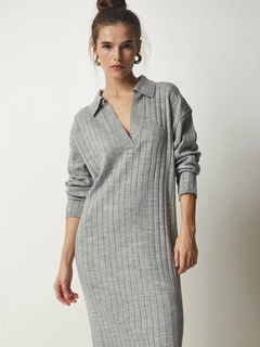 Veľkoobchodný model oblečenia nosí hot10172-ribbed-polo-neck-dress-gray, turecký veľkoobchodný Šaty od Hot Fashion