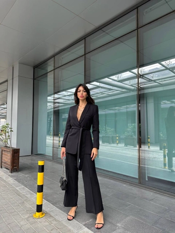 Una modella di abbigliamento all'ingrosso indossa  Abito blazer con collo sciallato - Nero
, vendita all'ingrosso turca di Abito di Hot Fashion