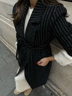 A wholesale clothing model wears HOT10100 - Striped Coat - Black, Turkish wholesale Coat of Hot Fashion