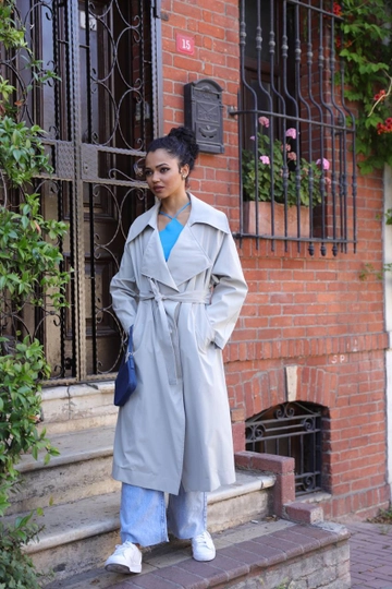A wholesale clothing model wears  Trench Coat - Gray
, Turkish wholesale Trenchcoat of Hot Fashion