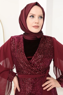 A wholesale clothing model wears hul10641-shawl-claret-red, Turkish wholesale Shawl of Hulya Keser