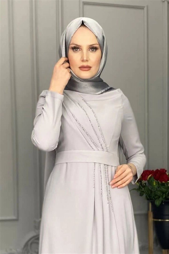 A wholesale clothing model wears hul10643-shawl-gray, Turkish wholesale Shawl of Hulya Keser