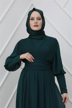 A wholesale clothing model wears hul10650-shawl-emerald-green, Turkish wholesale Shawl of Hulya Keser