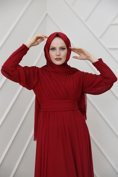 A wholesale clothing model wears hul10644-shawl-red, Turkish wholesale Shawl of Hulya Keser