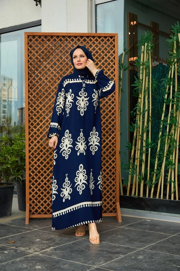 Veleprodajni model oblačil nosi  Dolga Obleka Z Vzorcem - Mornarsko Modra
, turška veleprodaja Obleka od Hulya Keser