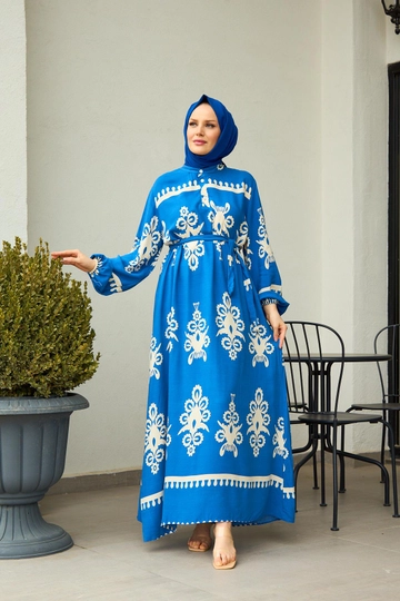 Una modella di abbigliamento all'ingrosso indossa  Abito Lungo Fantasia - Blu
, vendita all'ingrosso turca di Vestito di Hulya Keser