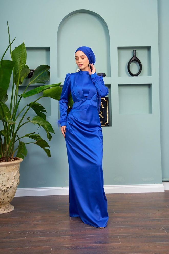 Hulya Keser Abito Da Sera In Raso Kobe Con Dettagli In Piume Blu Saks Abbigliamento all'ingrosso Elegante