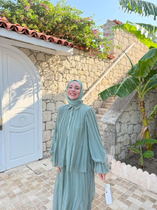 Hulya Keser Yeşil Tesettür Zarif Pileli Maksi Etek Orta Bel Düğmeli Cepsiz Toptan Giyim Ev Hali