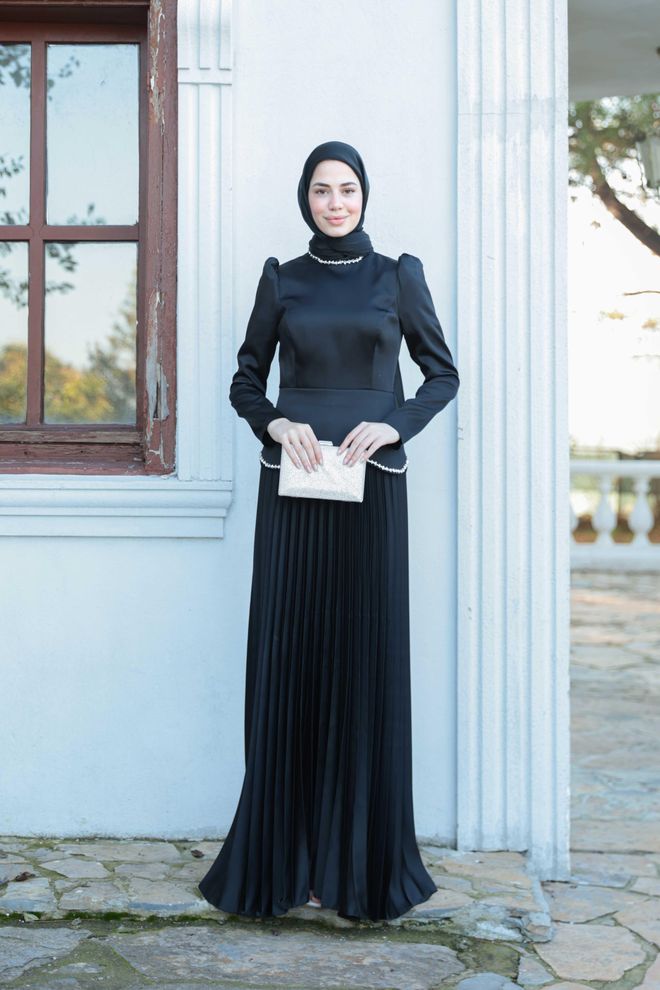 Hulya Keser Elegancka Czarna Sukienka Dopasowana I Rozkloszowana Hurtowa sprzedaż odzieży Praca