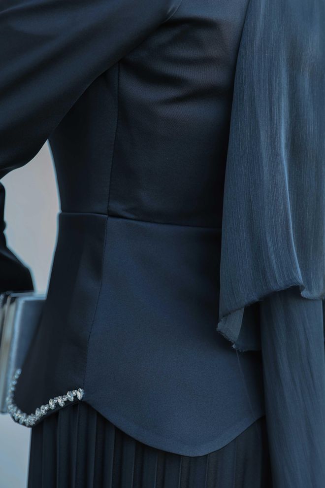 Hulya Keser Elegancka Czarna Sukienka Dopasowana I Rozkloszowana Hurtowa sprzedaż odzieży 5