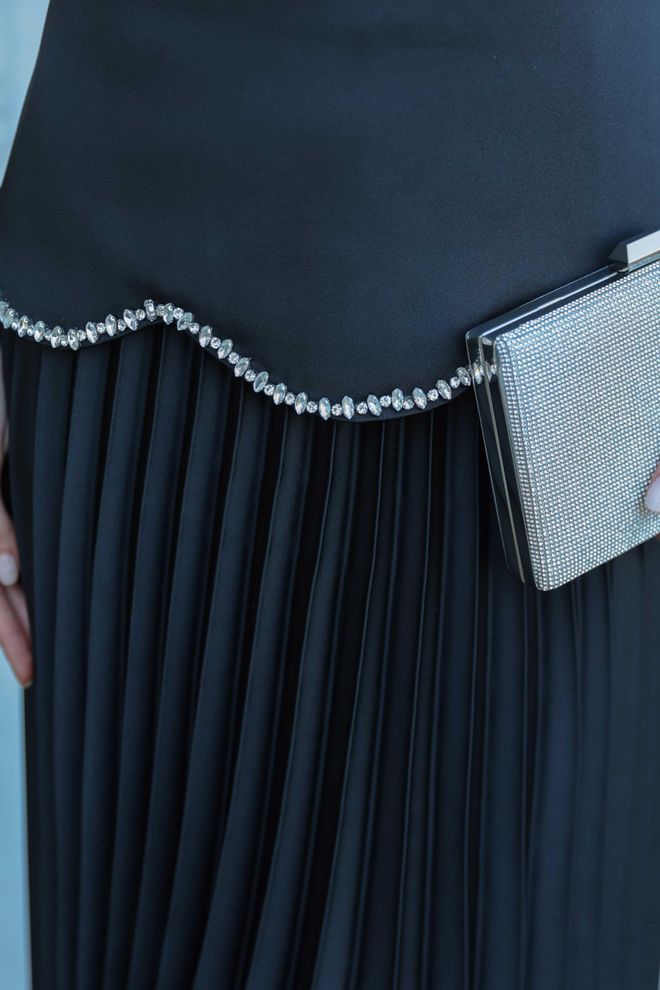 Hulya Keser Elegancka Czarna Sukienka Dopasowana I Rozkloszowana Hurtowa sprzedaż odzieży Jesień