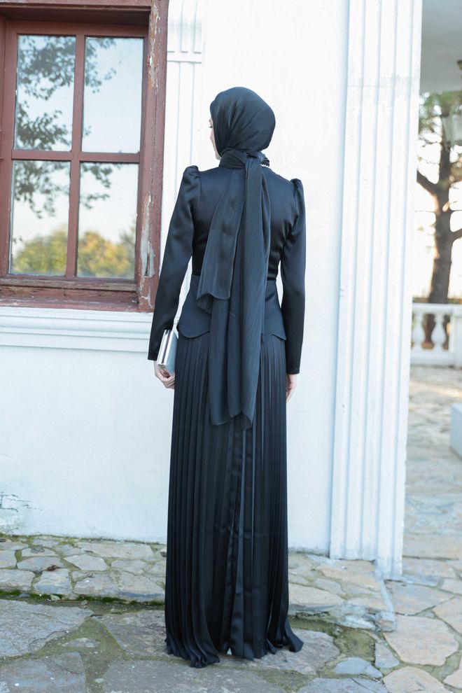 Hulya Keser Elegancka Czarna Sukienka Dopasowana I Rozkloszowana Hurtowa sprzedaż odzieży Elegancki