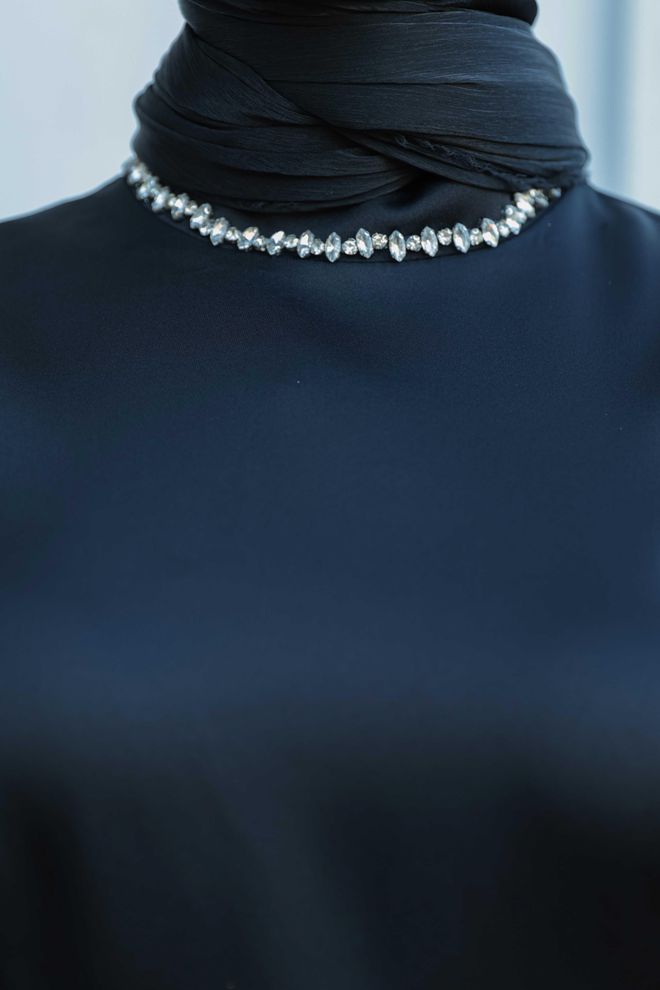 Hulya Keser Elegancka Czarna Sukienka Dopasowana I Rozkloszowana Hurtowa sprzedaż odzieży Przyjęcie