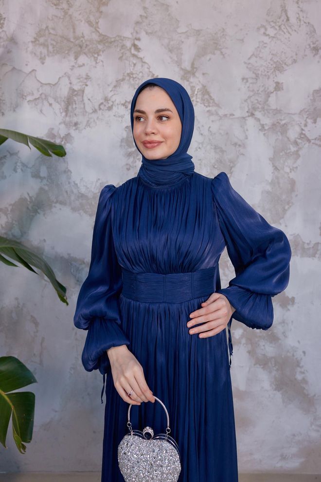 Hulya Keser Granatowa Sukienka Dopasowana I Rozkloszowana Z Rękawami Typu Dzwon Hurtowa sprzedaż odzieży Skromny