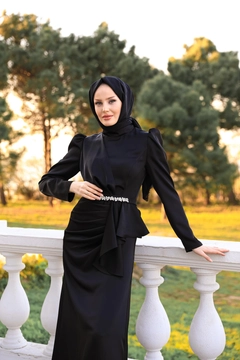 Um modelo de roupas no atacado usa HUL10045 - Ebru Satin Evening Dress - Black, atacado turco Vestir de Hulya Keser