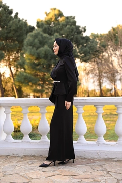 Una modelo de ropa al por mayor lleva HUL10045 - Ebru Satin Evening Dress - Black, Vestido turco al por mayor de Hulya Keser