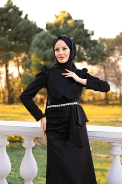 Un mannequin de vêtements en gros porte HUL10045 - Ebru Satin Evening Dress - Black, Robe en gros de Hulya Keser en provenance de Turquie