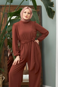 Una modelo de ropa al por mayor lleva HUL10047 - Airobin Jumpsuit - Brown, Mono turco al por mayor de Hulya Keser