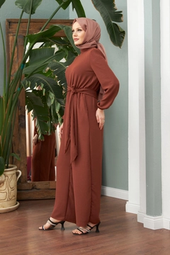 Un mannequin de vêtements en gros porte HUL10047 - Airobin Jumpsuit - Brown, Combinaison en gros de Hulya Keser en provenance de Turquie
