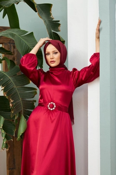 Una modelo de ropa al por mayor lleva HUL10053 - Sule Evening Dress - Claret Red, Vestido turco al por mayor de Hulya Keser