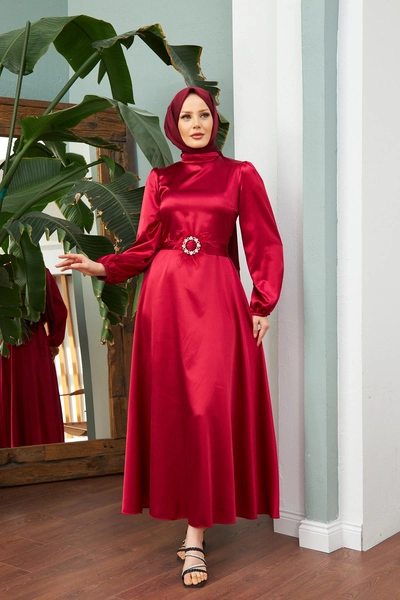 A model wears HUL10053 - Sule Evening Dress - Claret Red, wholesale Dress of Hulya Keser to display at Lonca