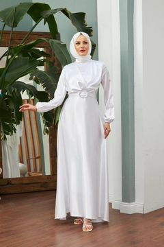 A wholesale clothing model wears HUL10073 - Noble Satin Evening Dress - White, Turkish wholesale Dress of Hulya Keser