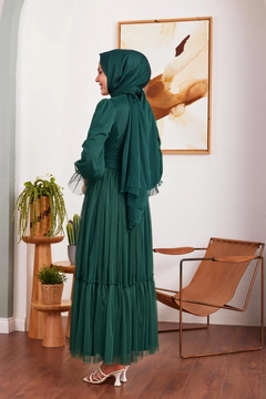 Hurtowa modelka nosi HUL10015 - Özlem Tulle Evening Dress - Emerald Green, turecka hurtownia Sukienka firmy Hulya Keser