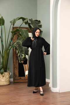 Un mannequin de vêtements en gros porte HUL10145 - Ahsen Abaya - Black, Abaya en gros de Hulya Keser en provenance de Turquie