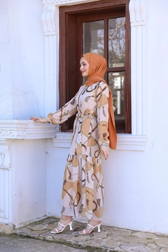 Hurtowa modelka nosi HUL10102 - Helen Chain Dress - Mink, turecka hurtownia Sukienka firmy Hulya Keser
