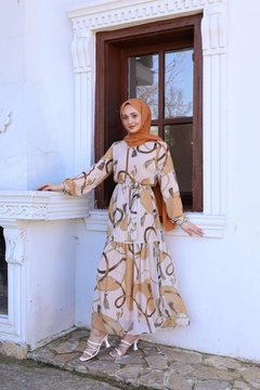 Una modelo de ropa al por mayor lleva HUL10102 - Helen Chain Dress - Mink, Vestido turco al por mayor de Hulya Keser