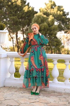 Bir model, Hulya Keser toptan giyim markasının HUL10103 - Angel Dress - Turquoise toptan Elbise ürününü sergiliyor.