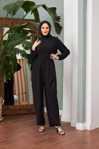 A model wears HUL10115 - Airobin Jumpsuit - Black, wholesale Jumpsuit of Hulya Keser to display at Lonca