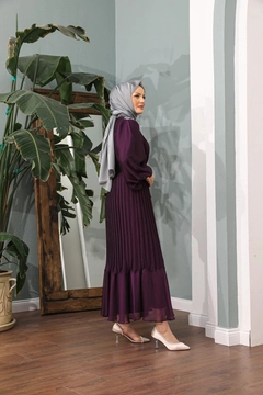 Una modelo de ropa al por mayor lleva HUL10123 - Nisa Evening Dress - Purple, Vestido turco al por mayor de Hulya Keser
