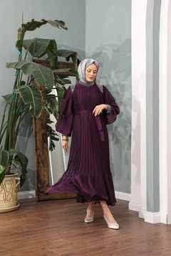 Hurtowa modelka nosi HUL10123 - Nisa Evening Dress - Purple, turecka hurtownia Sukienka firmy Hulya Keser