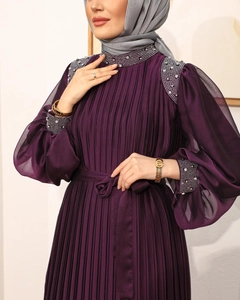 Модель оптовой продажи одежды носит HUL10123 - Nisa Evening Dress - Purple, турецкий оптовый товар Одеваться от Hulya Keser.