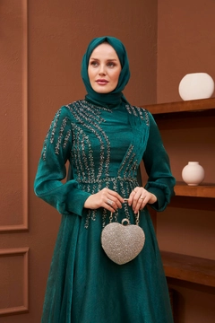 A wholesale clothing model wears hul10414-asya-evening-dress-emerald-green, Turkish wholesale Dress of Hulya Keser