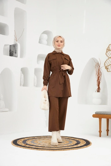 A wholesale clothing model wears  Beste Double Set - Brown
, Turkish wholesale Suit of Hulya Keser