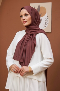 A wholesale clothing model wears hul10572-combed-cotton-shawl-copper, Turkish wholesale Shawl of Hulya Keser